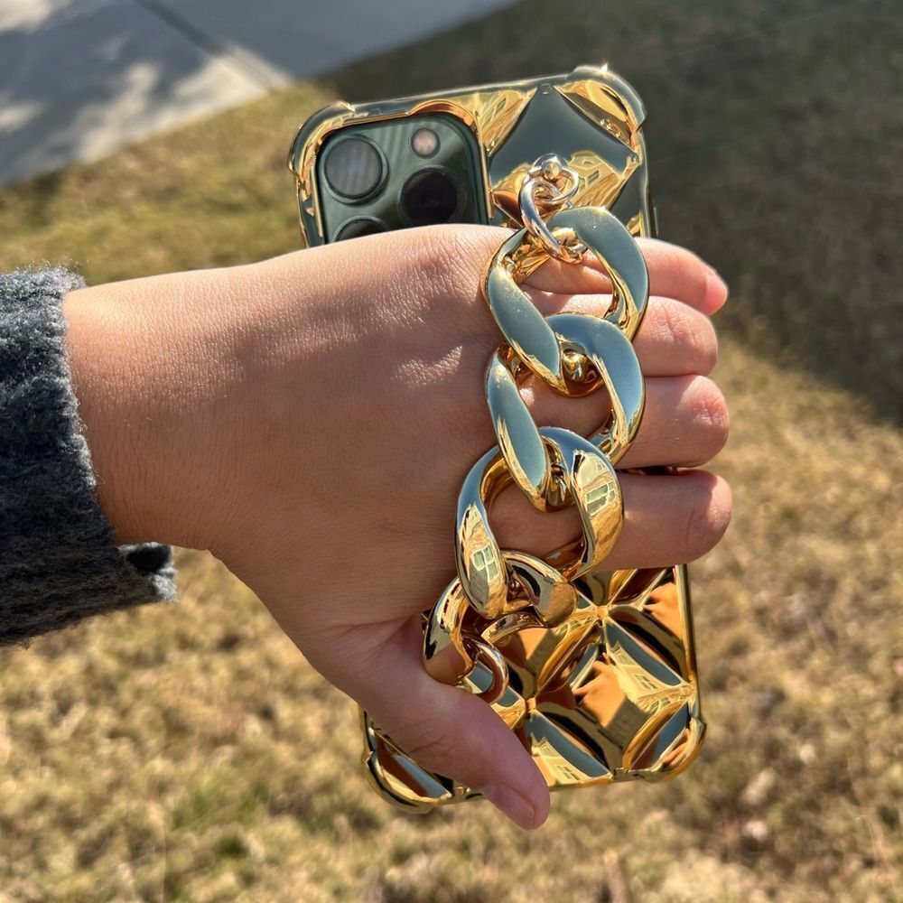 Luxurious Gold Chain Design iPhone 16 Pro Case - Picture 4 of 6